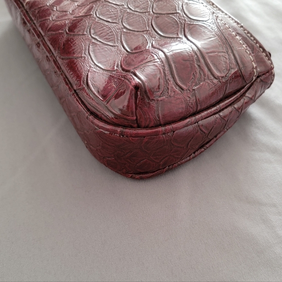 Vintage Croc Embossed Vinyl Clutch - Picture 4 of 9